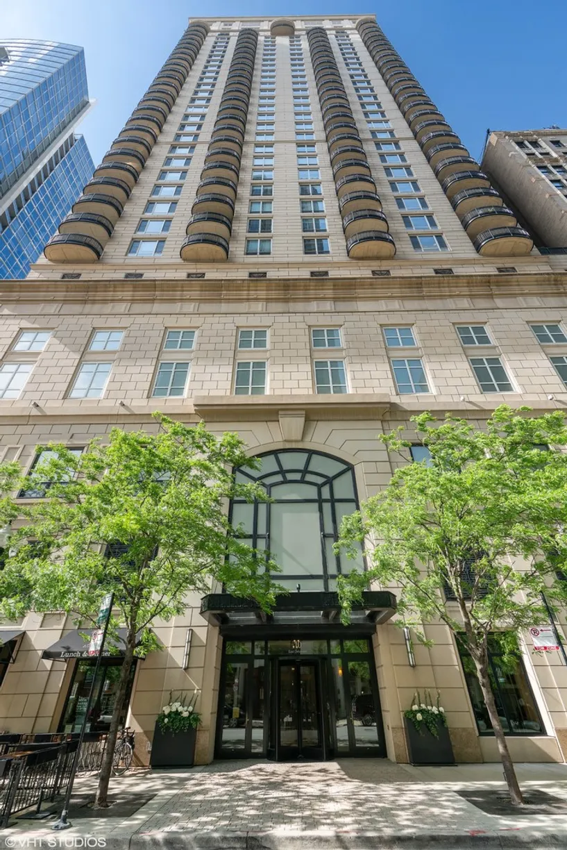 Chicago Real Estate | View 10 E Delaware Place, 32E | 3 Beds, 3 Baths