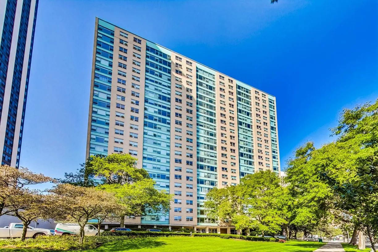 Chicago Real Estate | View 3180 N Lake Shore Drive, 9C | 2 Beds, 2 Baths