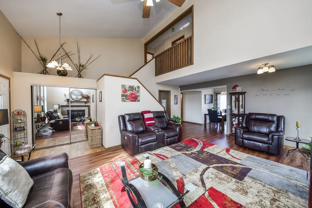 Chicago Real Estate | View 2630 Lindrick Lane | Listing