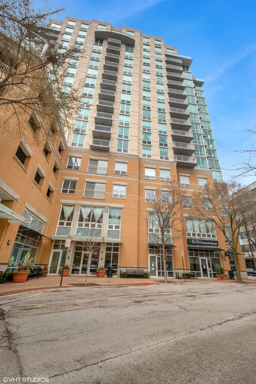 Chicago Real Estate | View 1640 MAPLE Avenue, 807 | 2 Beds, 2 Baths