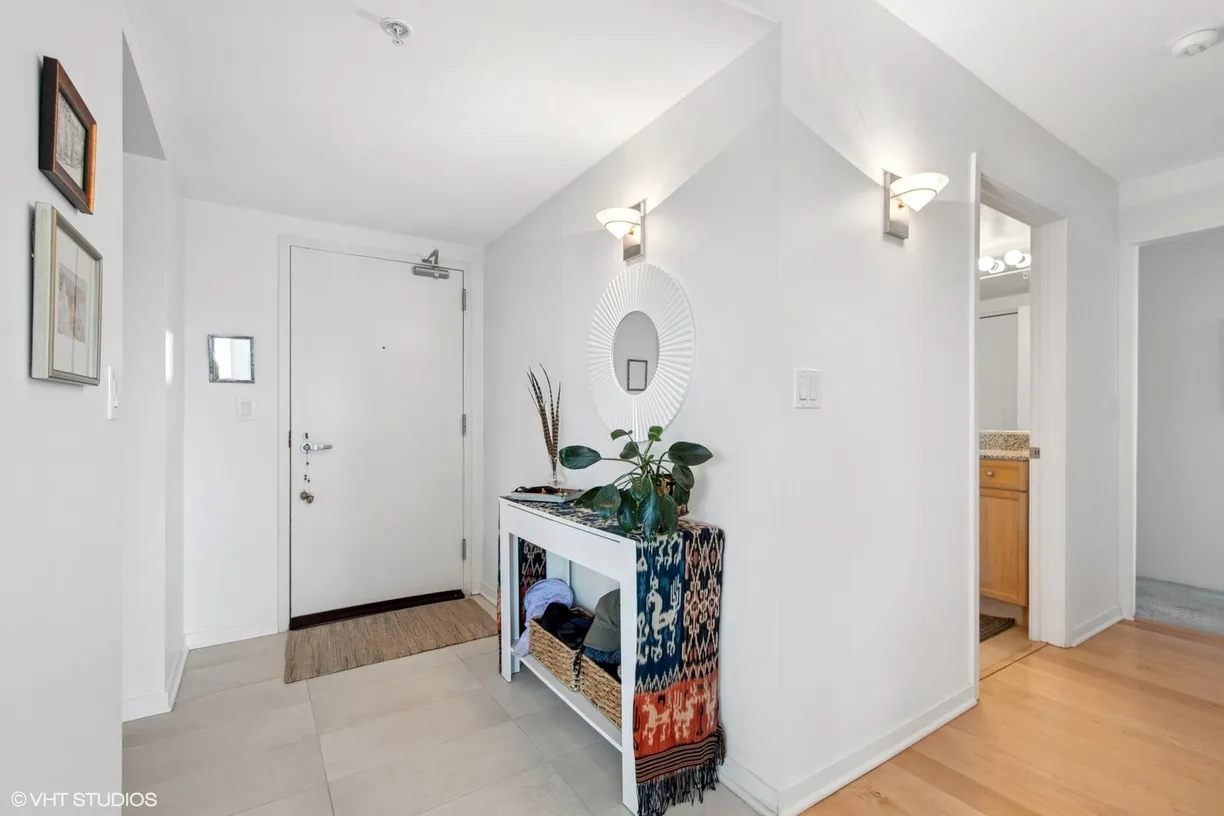 Chicago Real Estate | View 1640 MAPLE Avenue, 807 | Listing