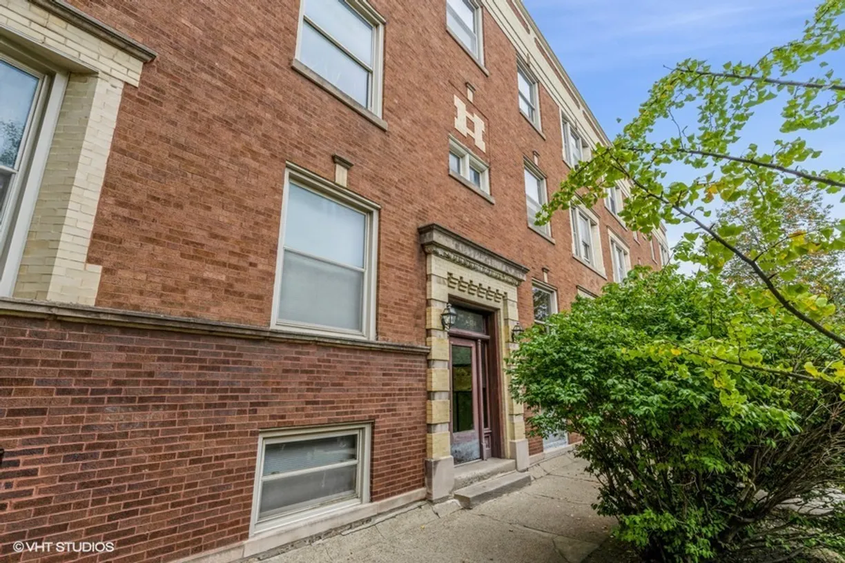 Chicago Real Estate | View 1754 W Berteau Avenue, 1 | 1 Bed, 1 Bath