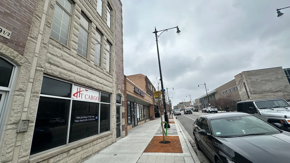 Chicago Real Estate | View 5439 N Lincoln Avenue, 1 | Listing