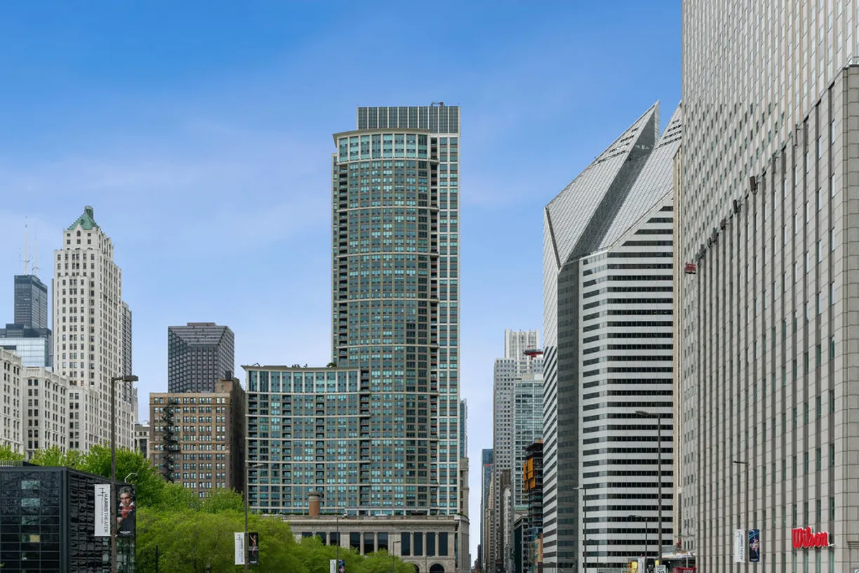 Chicago Real Estate | View 130 N GARLAND Court, 1209 | 2 Beds, 2 Baths