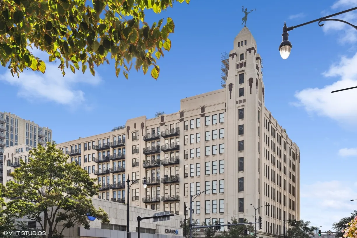 Chicago Real Estate | View 758 N Larrabee Street, 832 | 1 Bed, 1 Bath