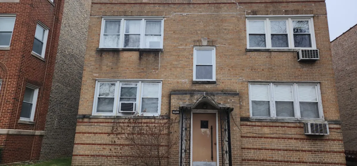 Chicago Real Estate | View 2613 W Farragut Avenue, 1W | 2 Beds, 1 Bath