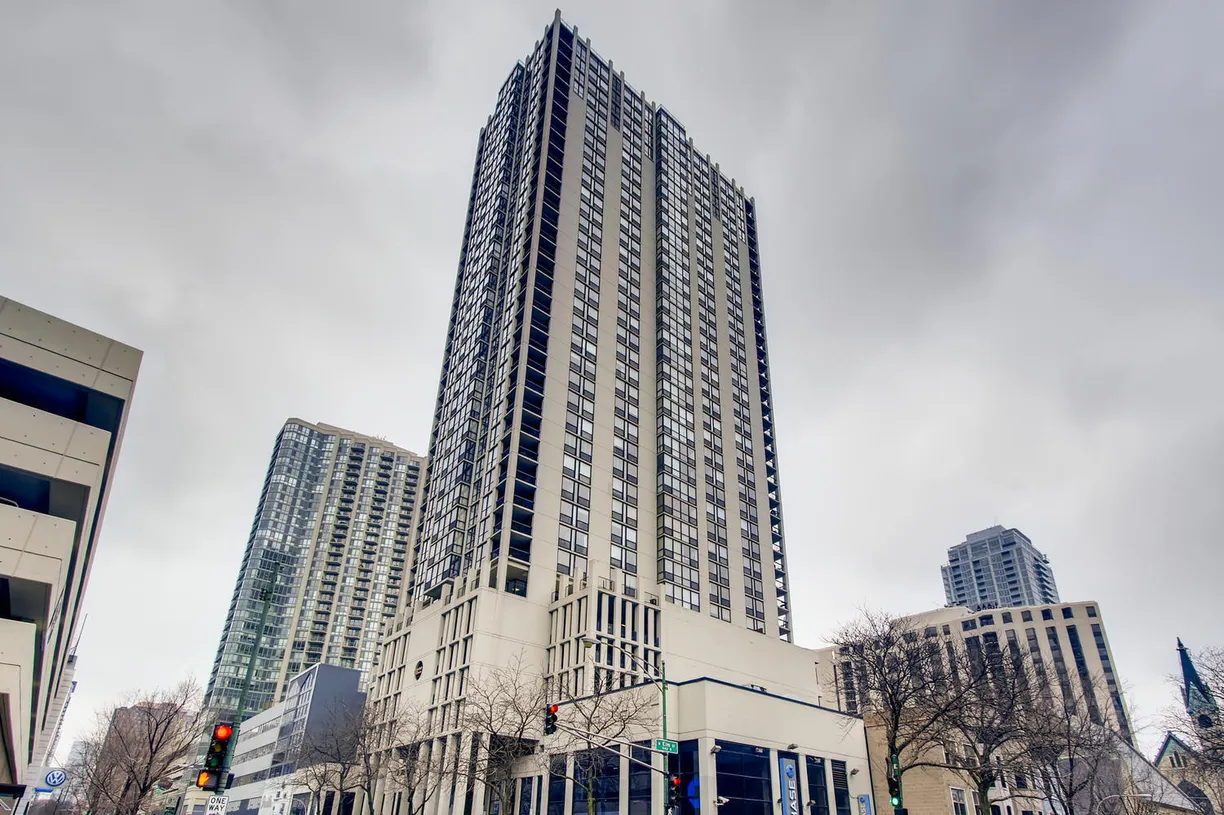 Chicago Real Estate | View 1122 N Clark Street, 3205 | 1 Bed, 1 Bath