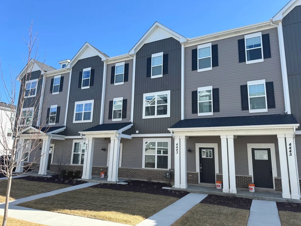 Chicago Real Estate | View 4443 Chelsea Manor Circle | 3 Beds, 3 Baths