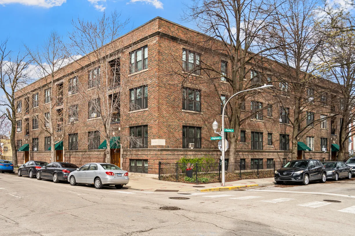 Chicago Real Estate | View 734 W Wrightwood Avenue, 2 | 2 Beds, 1 Bath