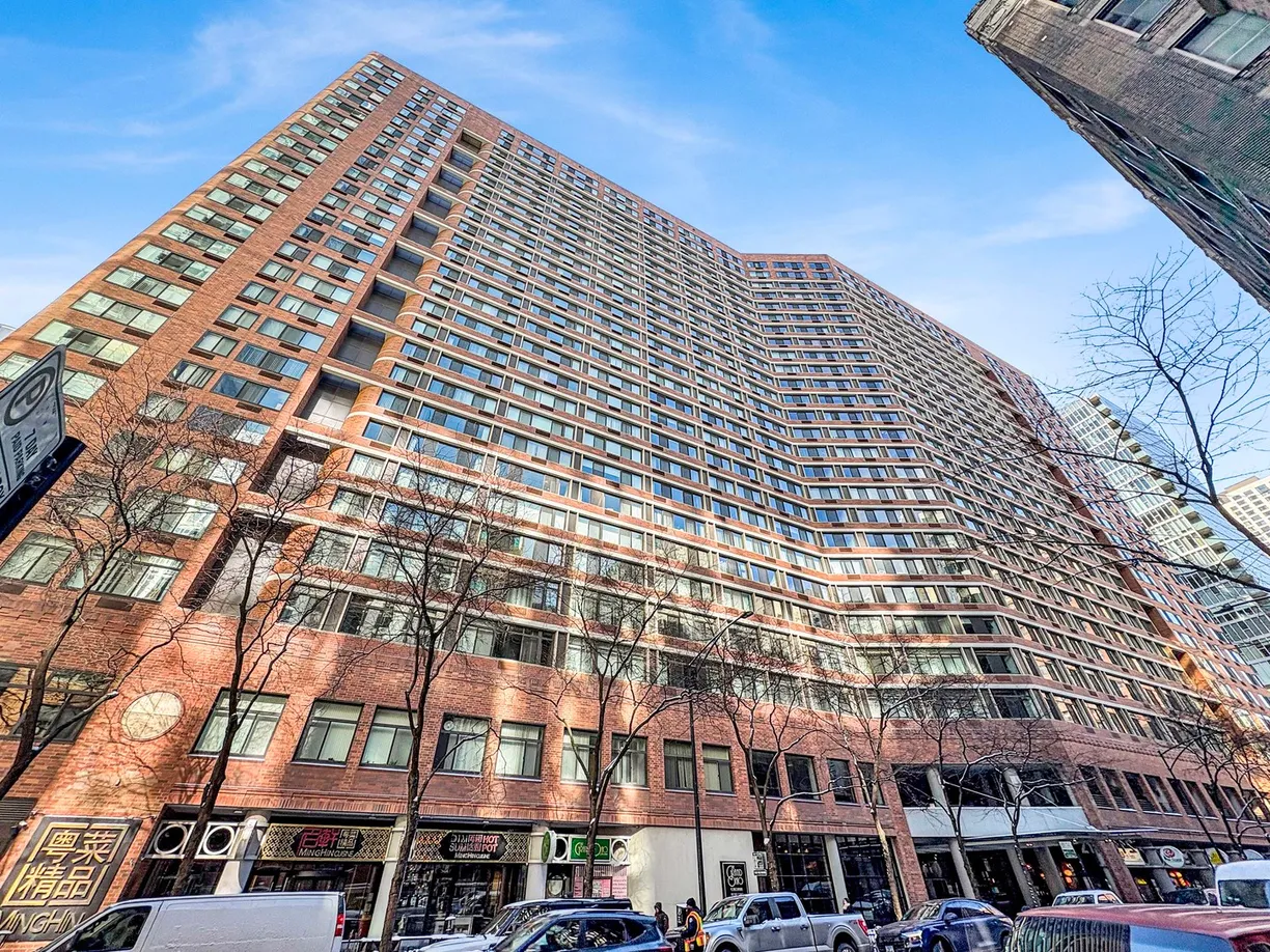 Chicago Real Estate | View 211 E Ohio Street, 1002 | 1 Bed, 1 Bath