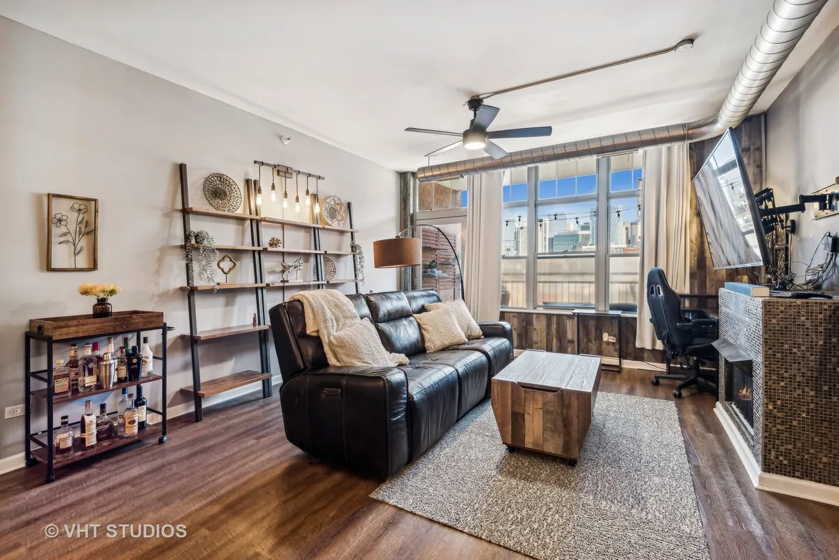 Chicago Real Estate | View 1200 W Monroe Street, 605 | Listing