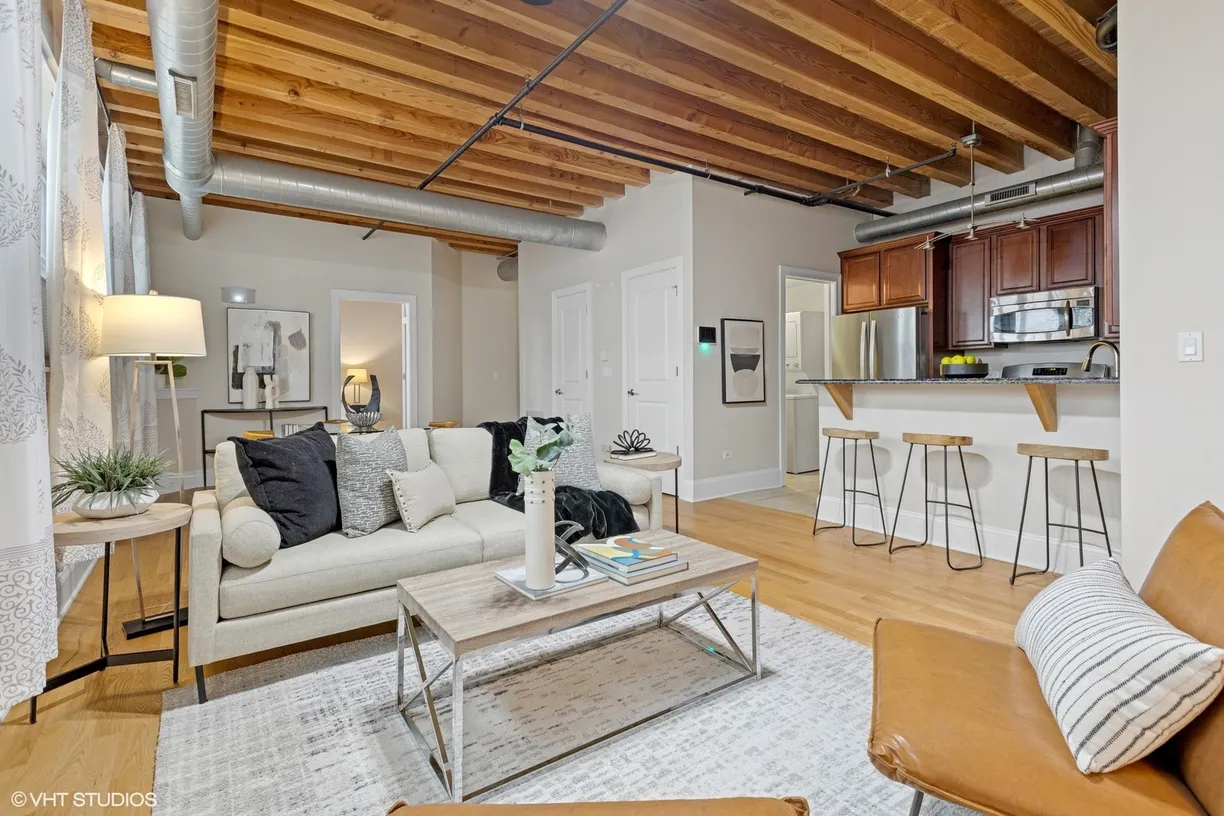 Chicago Real Estate | View 2310 W Nelson Street, 101 | Listing