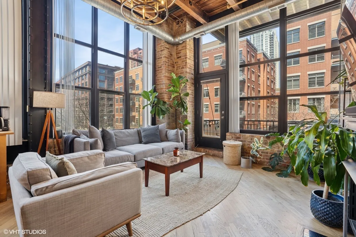 Chicago Real Estate | View 226 N CLINTON Street, 204 | Listing