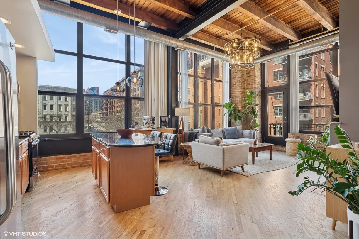 Chicago Real Estate | View 226 N CLINTON Street, 204 | Listing