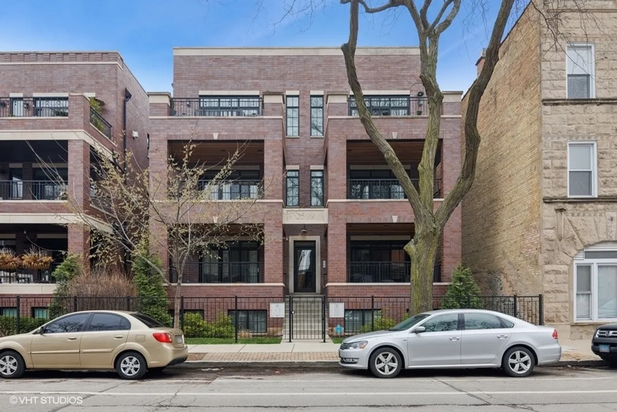 Chicago Real Estate | View 2509 N SOUTHPORT Avenue, 1N | 4 Beds, 2 Baths