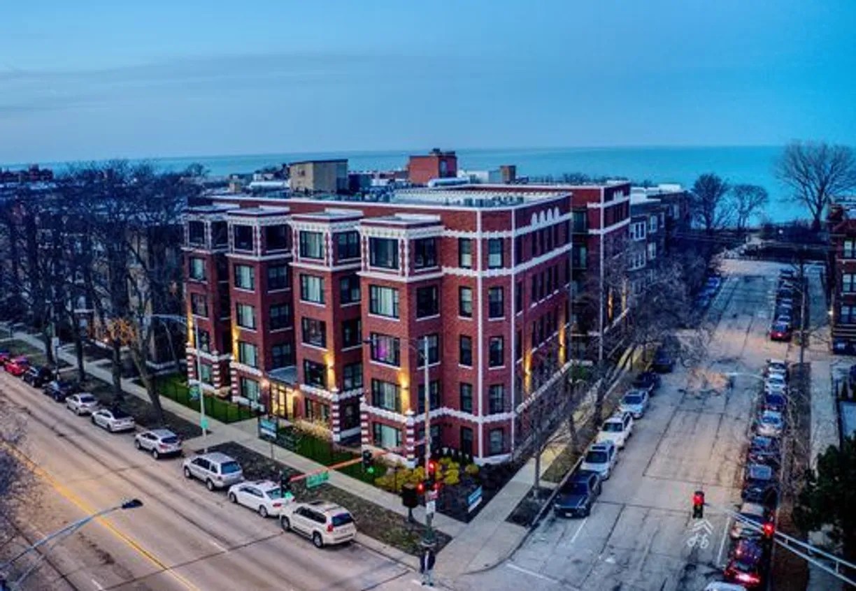 Chicago Real Estate | View 7645 N SHERIDAN Road, 113 | 1 Bed, 1 Bath