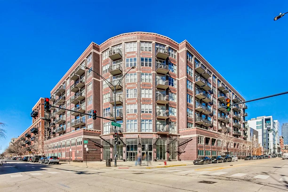 Chicago Real Estate | View 1000 W ADAMS Street, 420 | 1 Bed, 1 Bath