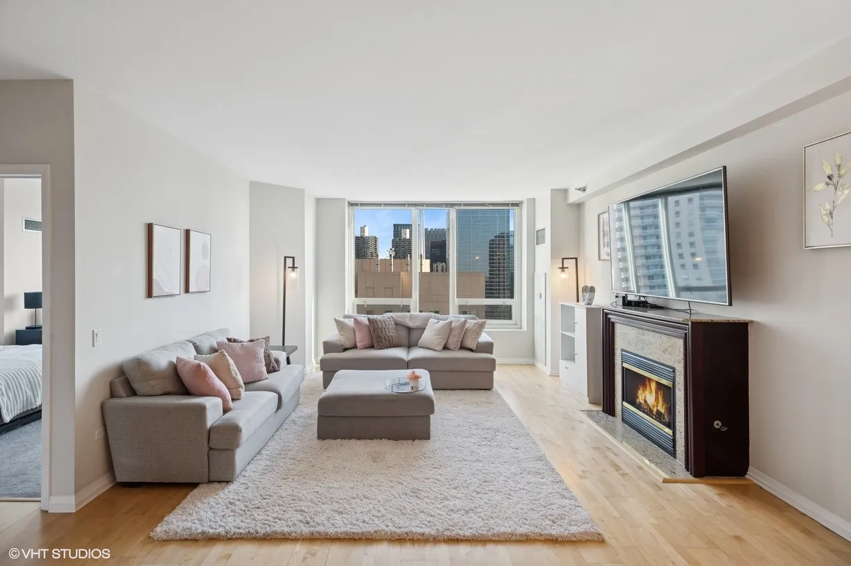 Chicago Real Estate | View 33 W Ontario Street, 40D | Listing