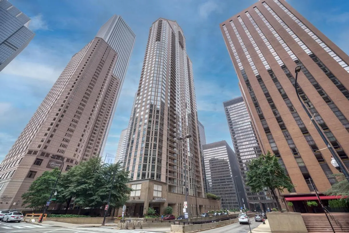 Chicago Real Estate | View 222 N Columbus Drive, 606 | 1 Bed, 1 Bath