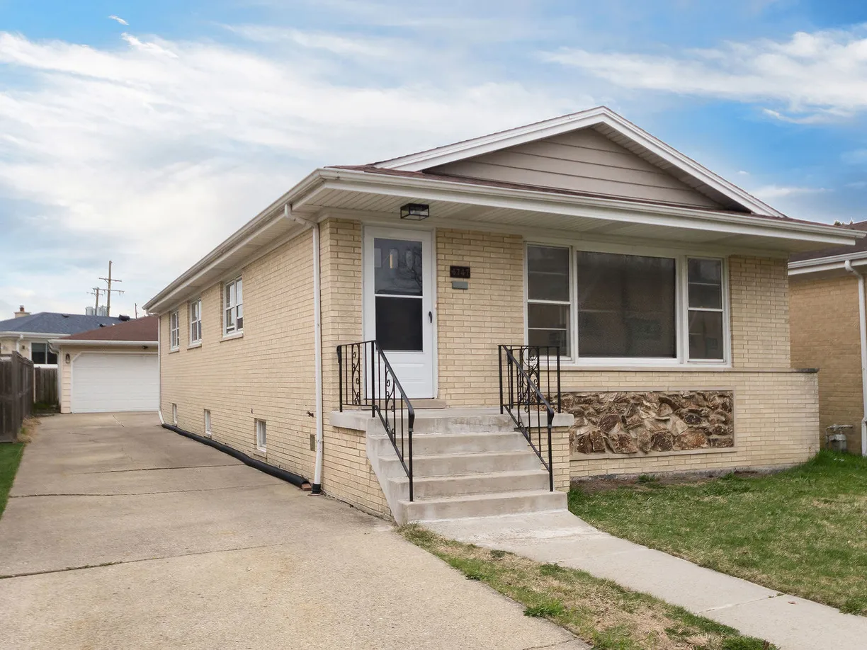Chicago Real Estate | View 6747 N Sauganash Avenue | 3 Beds, 2 Baths