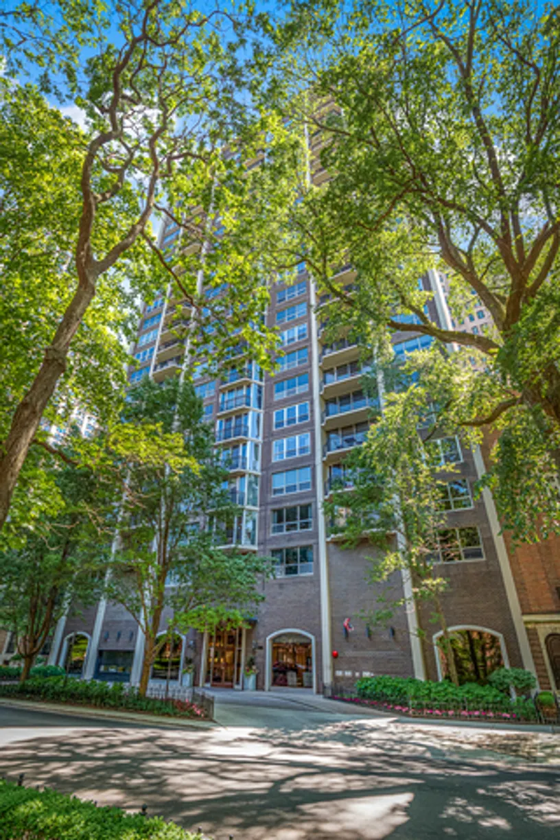 Chicago Real Estate | View 1515 N Astor Street, 9C | 2 Beds, 2 Baths