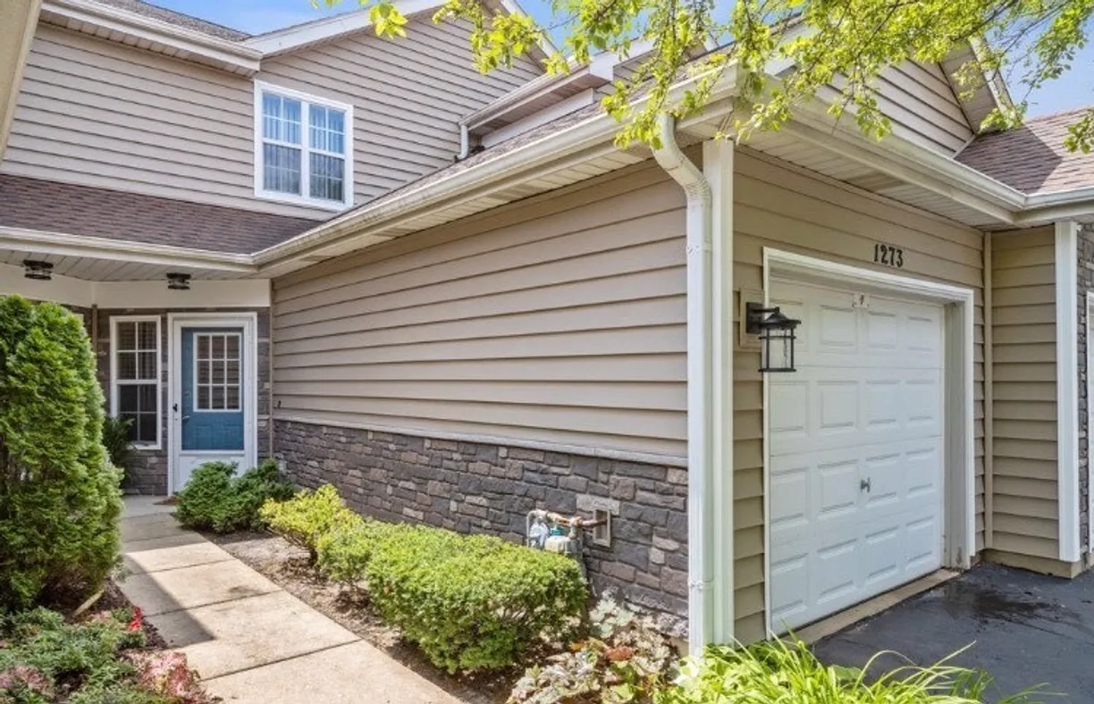 Chicago Real Estate | View 1273 Cranbrook Drive | 2 Beds, 2 Baths