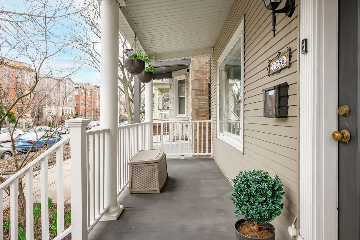 Chicago Real Estate | View 1255 W Argyle Street | Listing