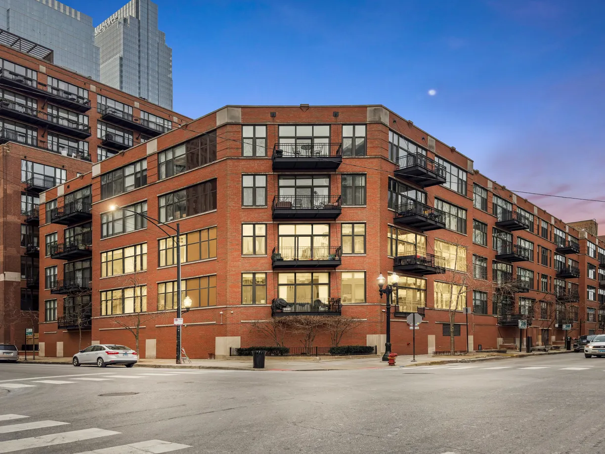 Chicago Real Estate | View 333 W Hubbard Street, 608 | 1 Bed, 1 Bath