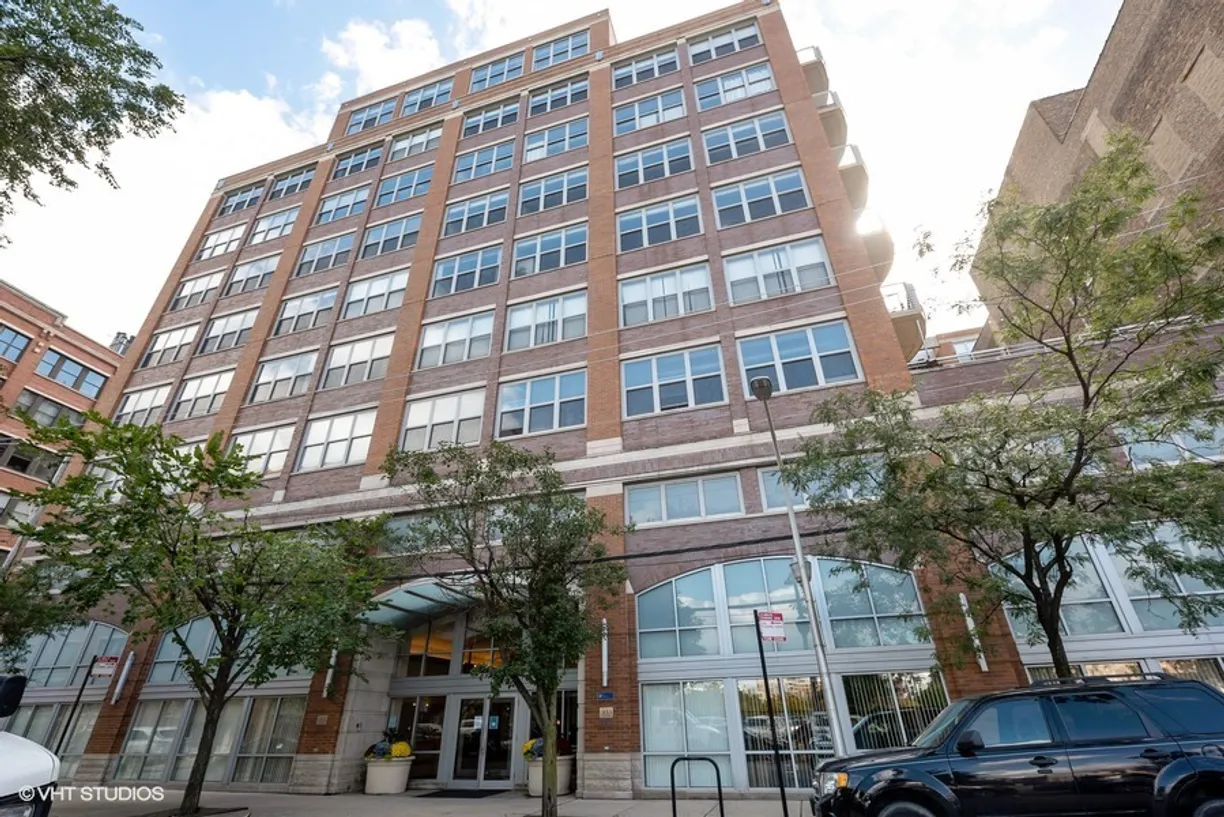 Chicago Real Estate | View 933 W Van Buren Street, 523 | 1 Bed, 1 Bath