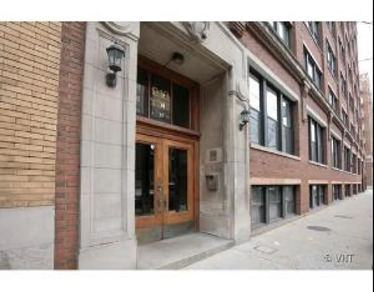 Chicago Real Estate | View 913 W Van Buren Street, 5E | 1 Bed, 1 Bath