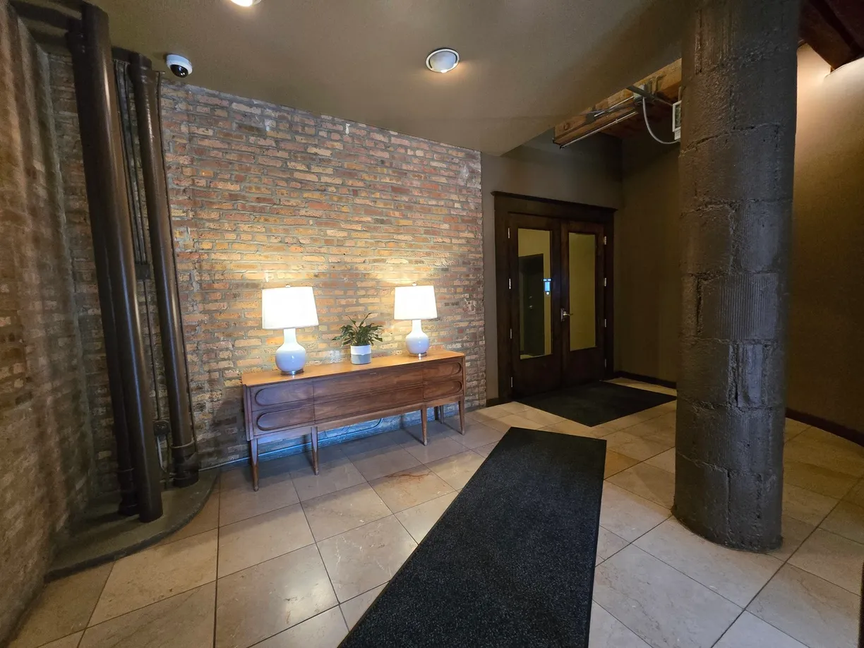 Chicago Real Estate | View 913 W Van Buren Street, 5E | Listing