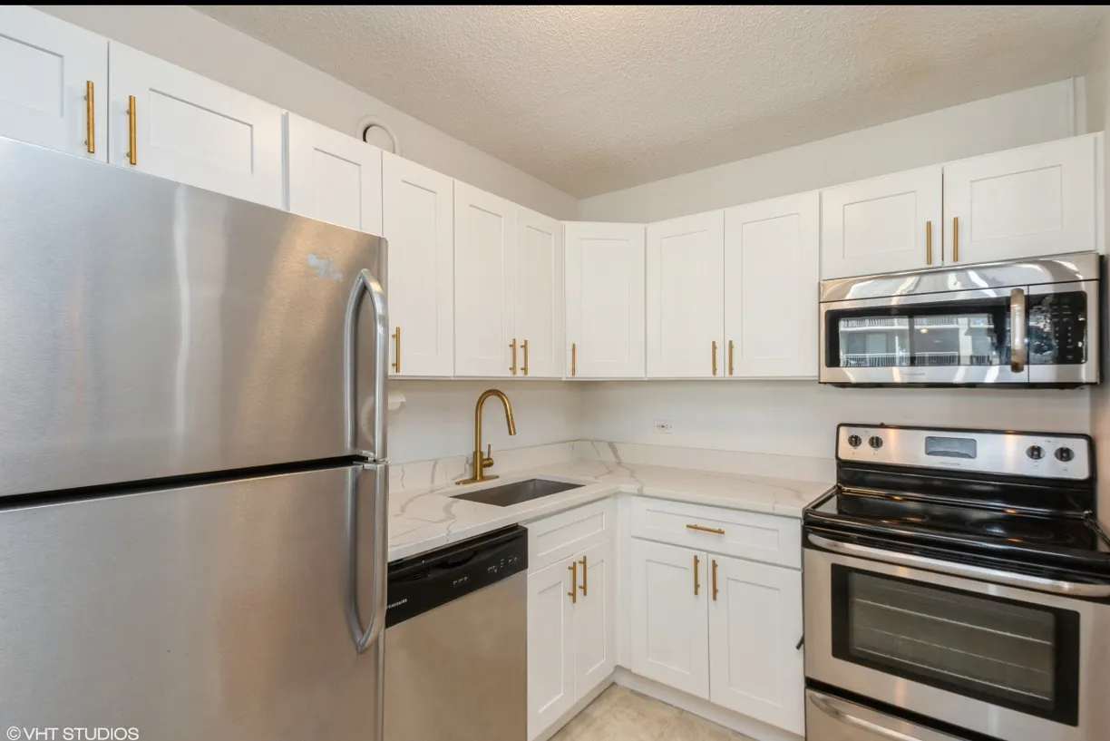 Chicago Real Estate | View 10 E Ontario Street, 1806 | Listing