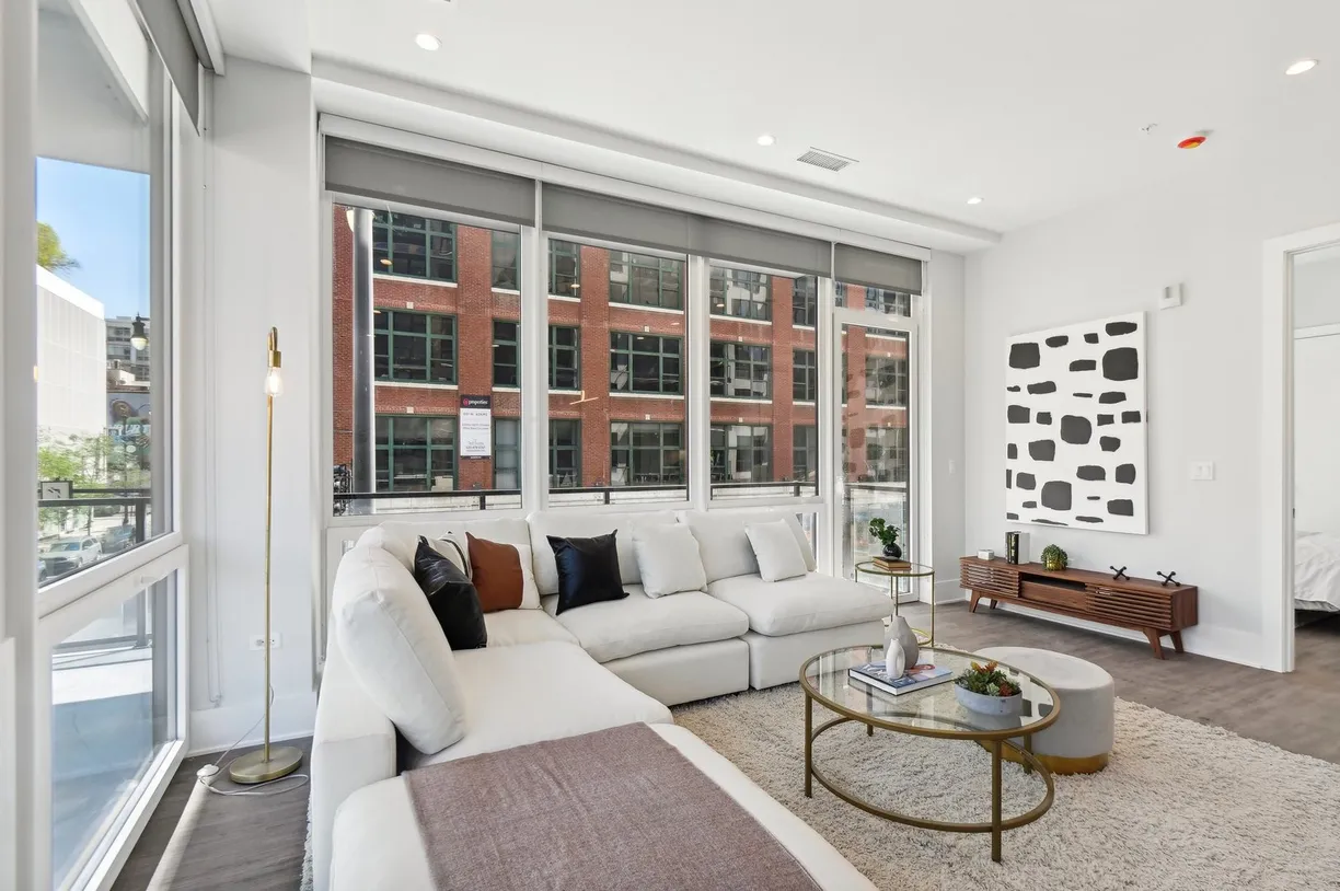 Chicago Real Estate | View 812 W Adams Street, 306 | Listing