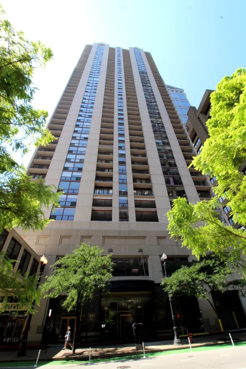 Chicago Real Estate | View 200 N Dearborn Street, 2907 | 1 Bed, 1 Bath