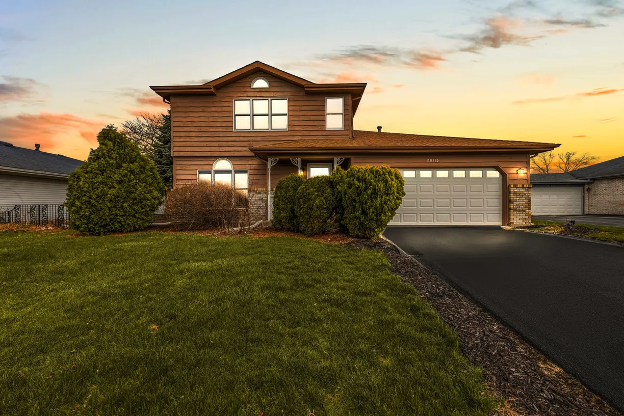 Chicago Real Estate | View 20113 Lake Lynwood Drive | 3 Beds, 3 Baths