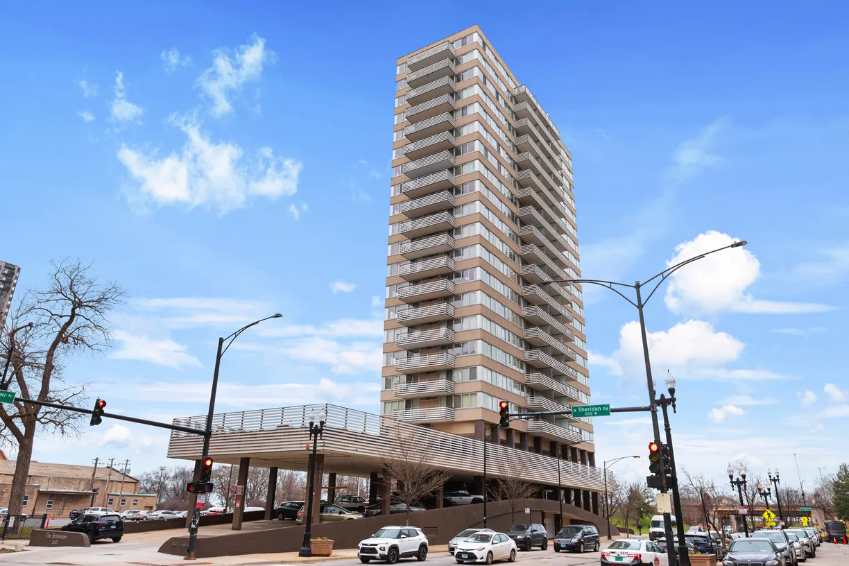 Chicago Real Estate | View 5601 N SHERIDAN Road, 13E | 2 Beds, 2 Baths