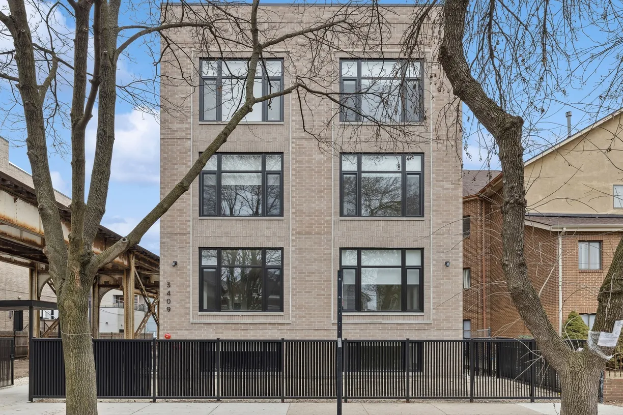 Chicago Real Estate | View 3409 N Bosworth Avenue, 1W | 4 Beds, 4 Baths