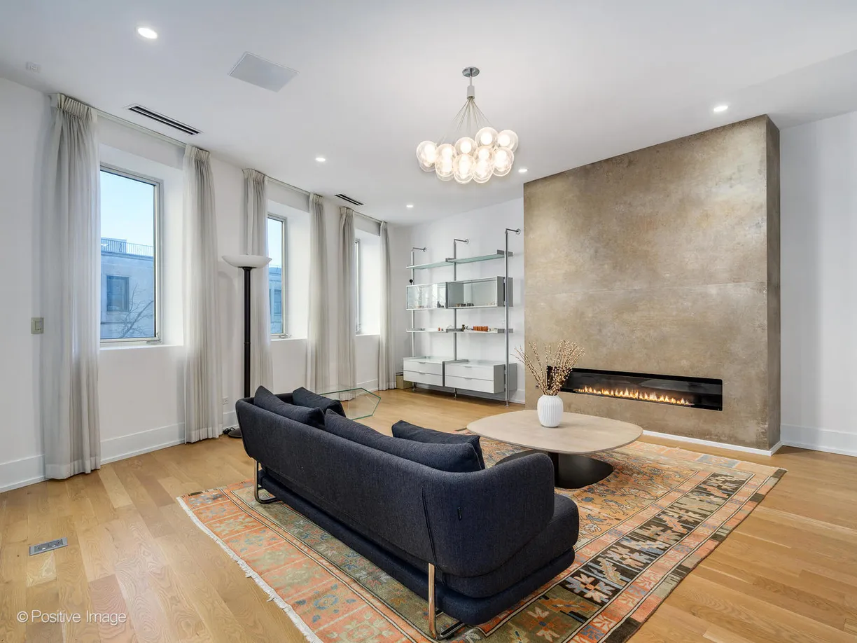Chicago Real Estate | View 2035 N Orleans Street, 2N | Listing