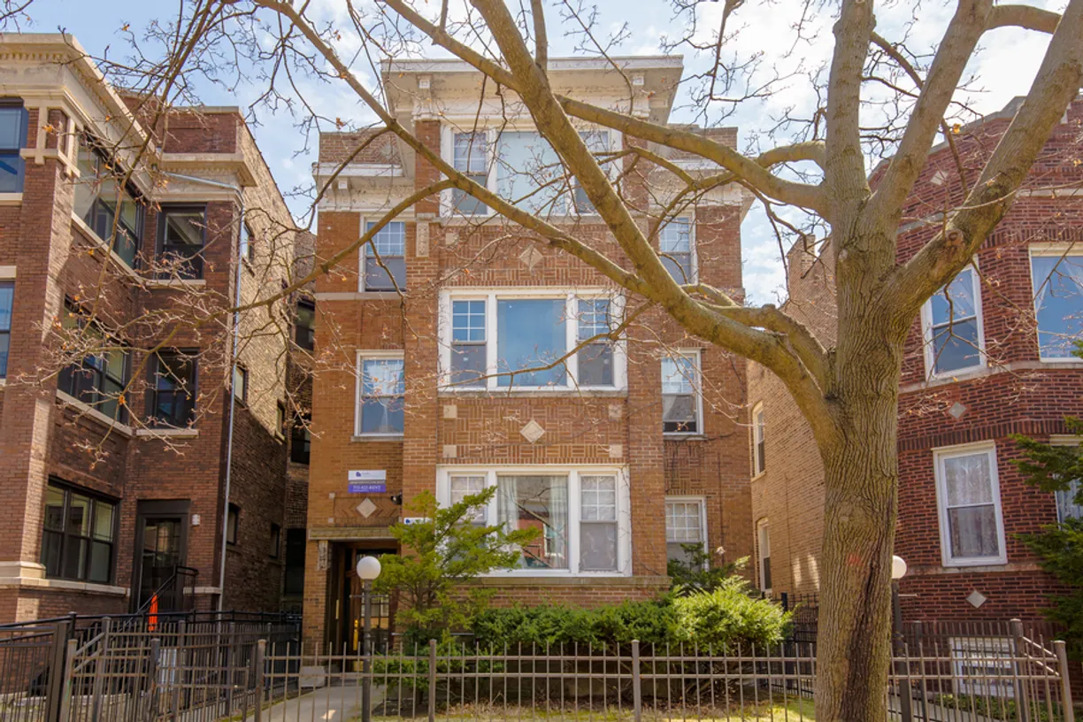 Chicago Real Estate | View 1137 W Columbia Avenue, 1 | 3 Beds, 2 Baths