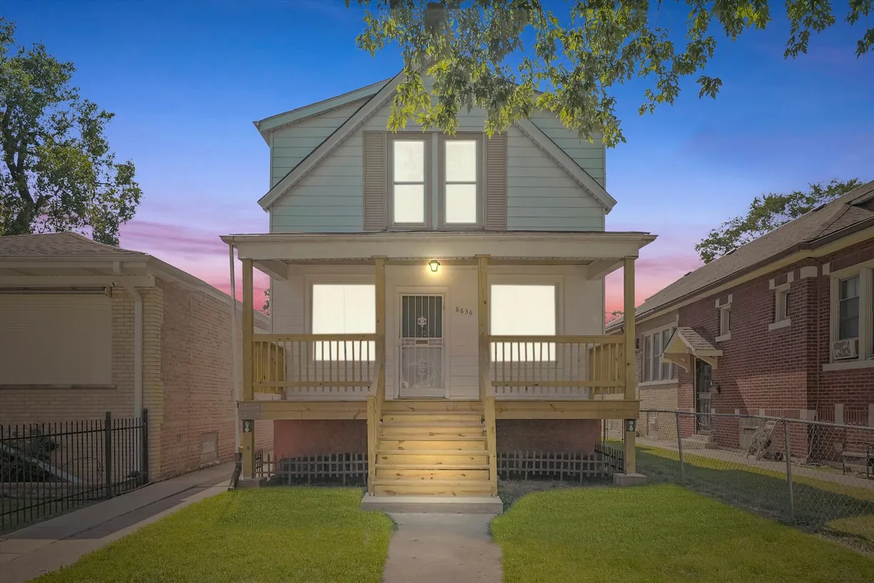Chicago Real Estate | View 8836 S Carpenter Street | Listing