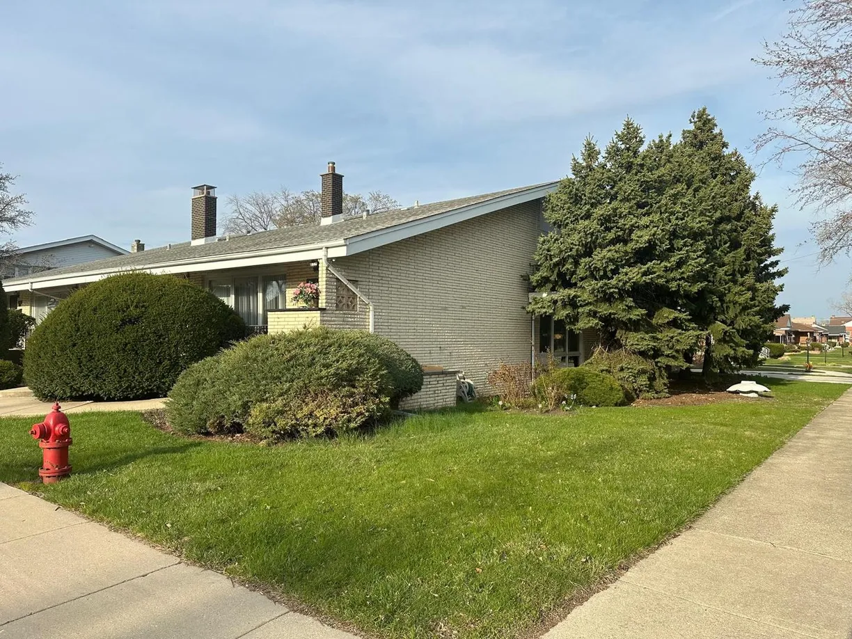 Chicago Real Estate | View , 3 | 2 Beds, 2 Baths