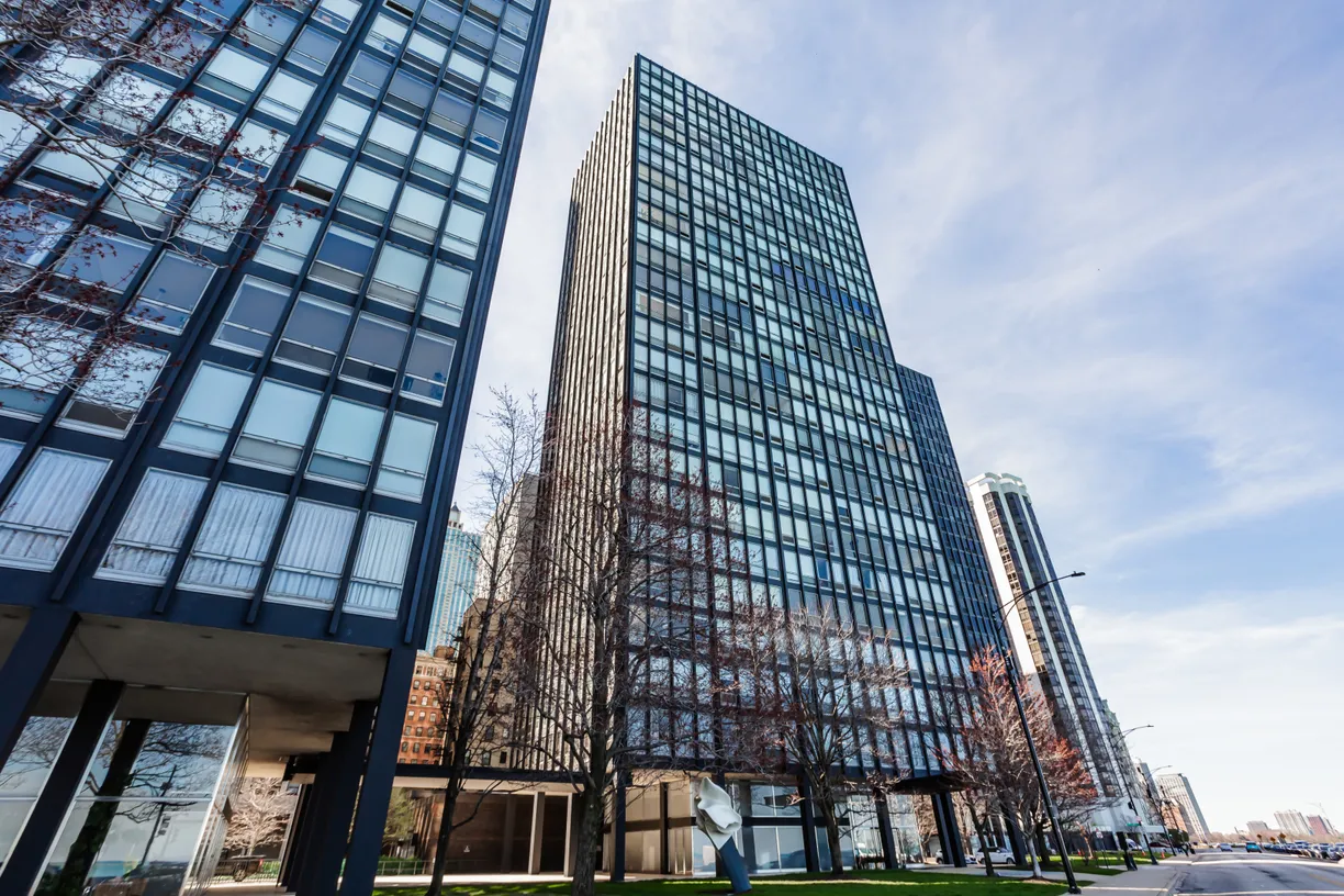 Chicago Real Estate | View 880 N LAKE SHORE Drive, 17D | 1 Bed, 1 Bath