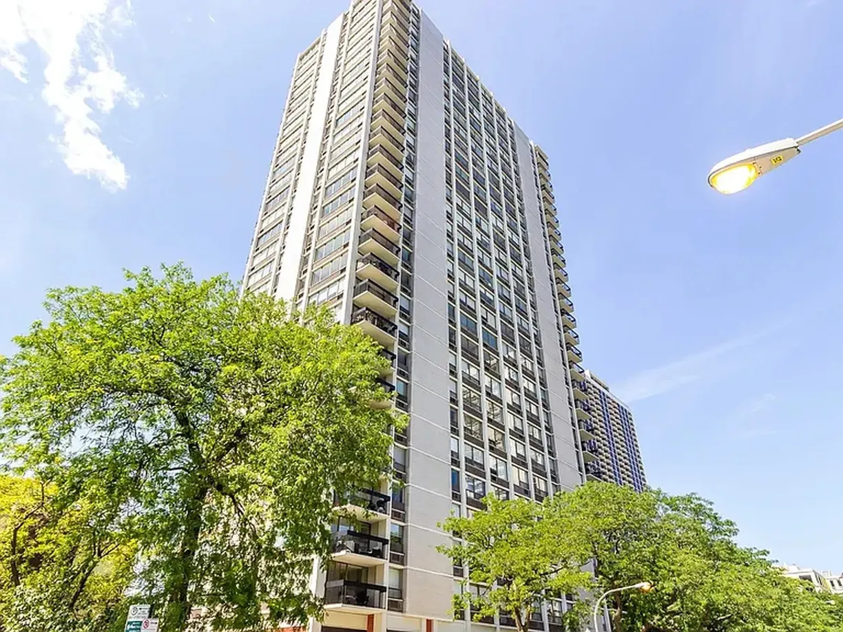 Chicago Real Estate | View 1455 N Sandburg Terrace, 1705 | 1 Bed, 1 Bath