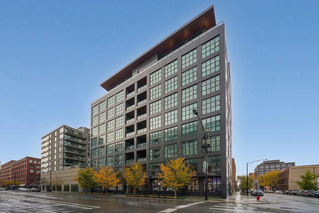 Chicago Real Estate | View 900 W Washington Boulevard, 402 | 2 Beds, 2 Baths