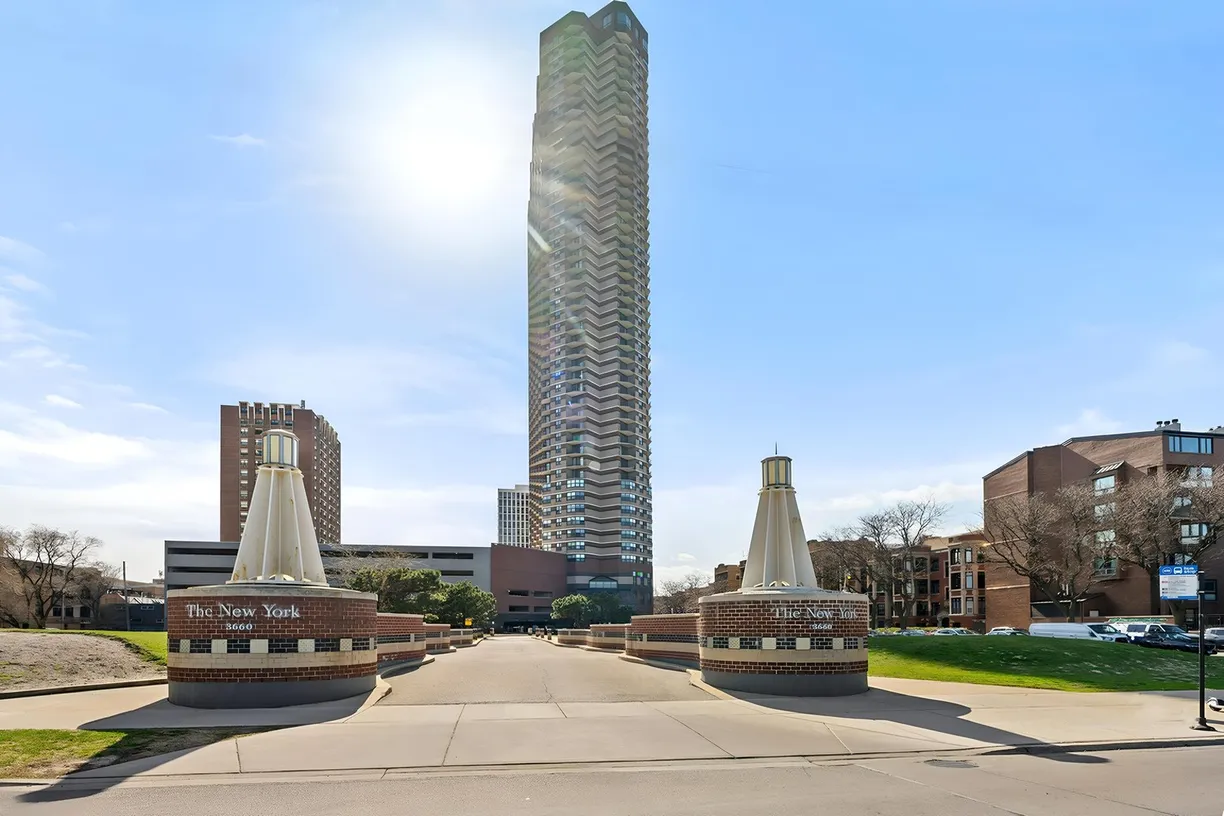 Chicago Real Estate | View 3660 N LAKE SHORE Drive, 711 | 1 Bath