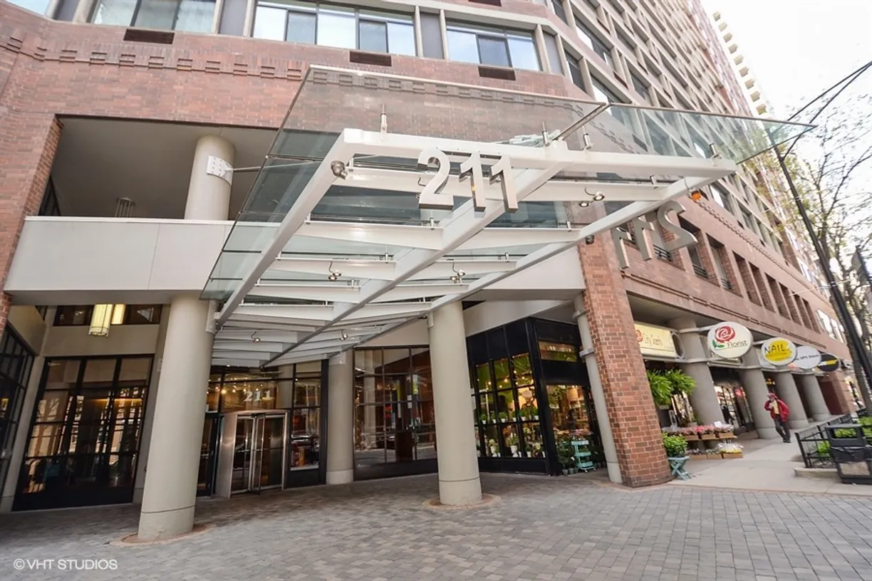 Chicago Real Estate | View 211 E Ohio Street, 1009 | 1 Bed, 1 Bath