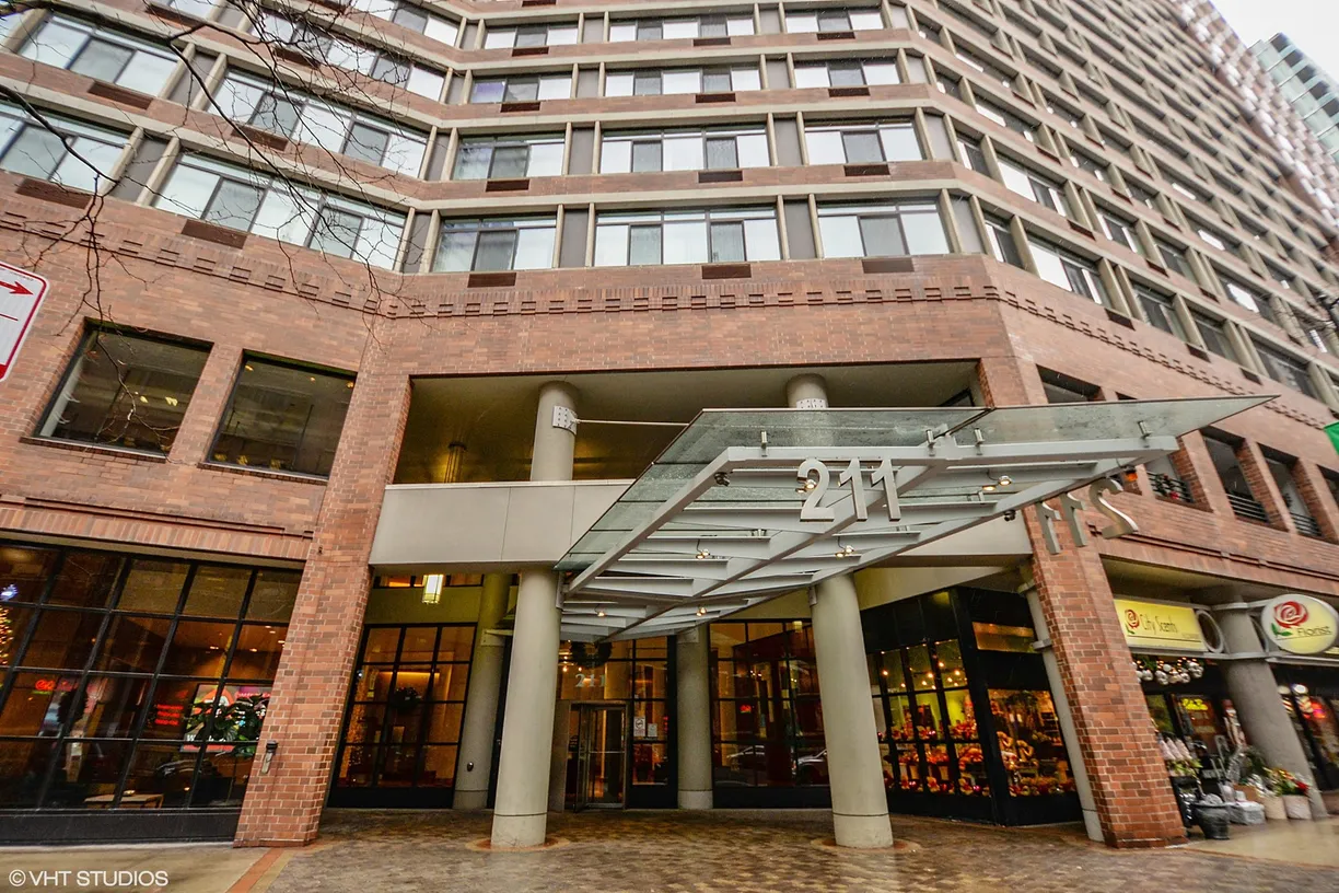 Chicago Real Estate | View 211 E OHIO Street, 2720 | 2 Beds, 2 Baths