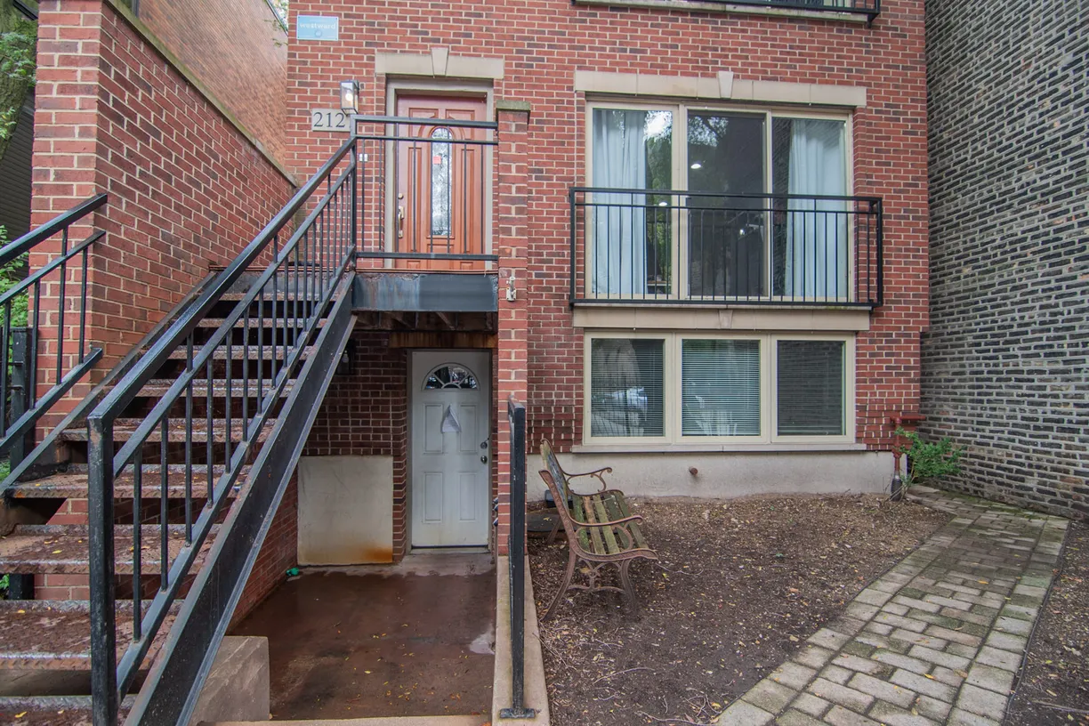 Chicago Real Estate | View 2127 N Clark Street, 1 | 2 Beds, 1 Bath