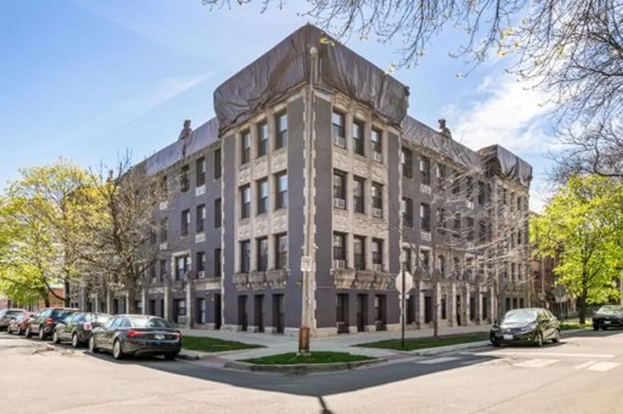 Chicago Real Estate | View 4875 N Magnolia Avenue, 404 | 1 Bed, 1 Bath