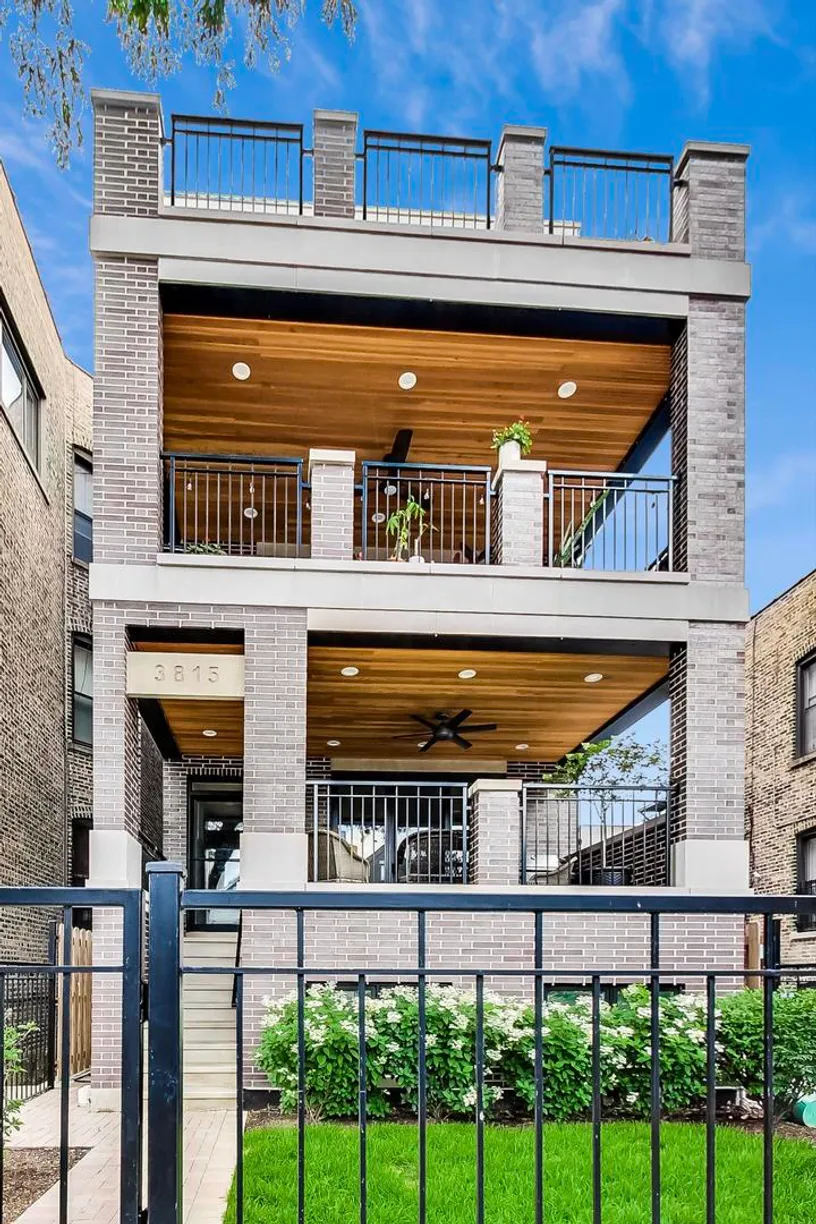 Chicago Real Estate | View 3815 N Lakewood Avenue, 1W | 3 Beds, 2 Baths